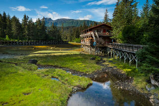 Lodge and Tides